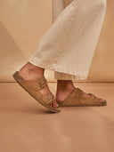 Pantoletten mit geflochtenem Detail