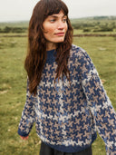 Bouclé-Pullover mit Hahnentrittmuster