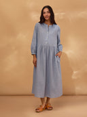Ärmelloses Midikleid mit halber Knopfleiste