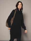 Kleid aus Lammwolle mit weitem Stehkragen