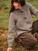 Donegal-Strickjacke mit Knebelknöpfen